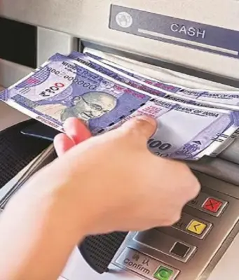 Know the charges for SBI, PNB, HDFC, and ICICI Bank withdrawals from an ATM.